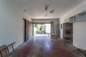 Casa à venda com 343m², 3 dormitórios, 4 vagas, no bairro Vila Assunção em Porto Alegre