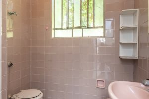 Casa à venda com 343m², 3 dormitórios, 4 vagas, no bairro Vila Assunção em Porto Alegre