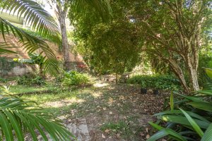 Casa à venda com 343m², 3 dormitórios, 4 vagas, no bairro Vila Assunção em Porto Alegre