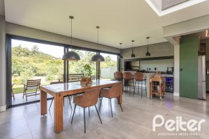 Casa em Condomínio à venda com 300m², 3 dormitórios, 3 suítes, 4 vagas, no bairro Alphaville em PORTO ALEGRE