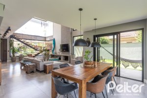 Casa em Condomínio à venda com 300m², 3 dormitórios, 3 suítes, 4 vagas, no bairro Alphaville em PORTO ALEGRE