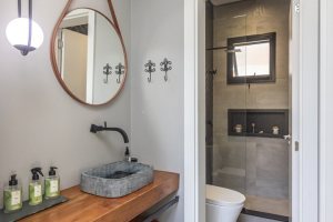 Casa em Condomínio à venda com 300m², 3 dormitórios, 3 suítes, 4 vagas, no bairro Alphaville em PORTO ALEGRE