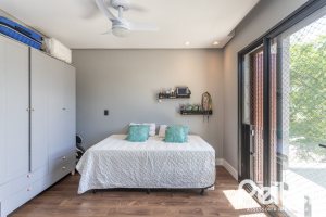 Casa em Condomínio à venda com 300m², 3 dormitórios, 3 suítes, 4 vagas, no bairro Alphaville em PORTO ALEGRE