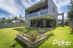 Casa em Condomínio à venda com 300m², 3 dormitórios, 3 suítes, 4 vagas, no bairro Alphaville em PORTO ALEGRE