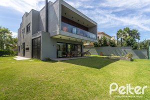 Casa em Condomínio à venda com 300m², 3 dormitórios, 3 suítes, 4 vagas, no bairro Alphaville em PORTO ALEGRE