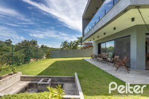 Casa em Condomínio à venda com 300m², 3 dormitórios, 3 suítes, 4 vagas, no bairro Alphaville em PORTO ALEGRE