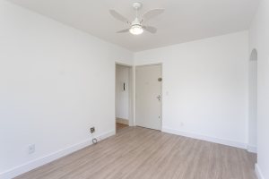 Apartamento à venda com 64m², 2 dormitórios, 1 suíte, 2 vagas, no bairro Camaquã em Porto Alegre