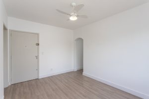 Apartamento à venda com 64m², 2 dormitórios, 1 suíte, 2 vagas, no bairro Camaquã em Porto Alegre
