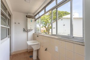 Apartamento à venda com 64m², 2 dormitórios, 1 suíte, 2 vagas, no bairro Camaquã em Porto Alegre