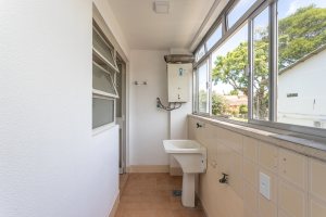 Apartamento à venda com 64m², 2 dormitórios, 1 suíte, 2 vagas, no bairro Camaquã em Porto Alegre