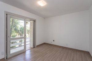 Apartamento à venda com 64m², 2 dormitórios, 1 suíte, 2 vagas, no bairro Camaquã em Porto Alegre