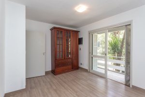 Apartamento à venda com 64m², 2 dormitórios, 1 suíte, 2 vagas, no bairro Camaquã em Porto Alegre
