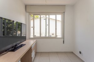 Apartamento à venda com 64m², 2 dormitórios, 1 suíte, 2 vagas, no bairro Camaquã em Porto Alegre