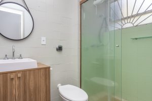Apartamento à venda com 64m², 2 dormitórios, 1 suíte, 2 vagas, no bairro Camaquã em Porto Alegre