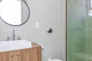 Apartamento à venda com 64m², 2 dormitórios, 1 suíte, 2 vagas, no bairro Camaquã em Porto Alegre