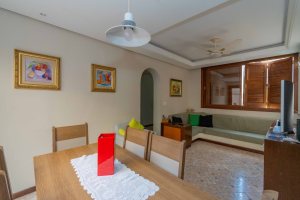 Casa à venda com 244m², 4 dormitórios, 1 suíte, 3 vagas, no bairro Vila Assunção em Porto Alegre