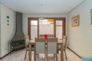 Casa à venda com 244m², 4 dormitórios, 1 suíte, 3 vagas, no bairro Vila Assunção em Porto Alegre