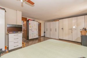 Casa à venda com 244m², 4 dormitórios, 1 suíte, 3 vagas, no bairro Vila Assunção em Porto Alegre