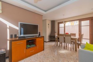 Casa à venda com 244m², 4 dormitórios, 1 suíte, 3 vagas, no bairro Vila Assunção em Porto Alegre