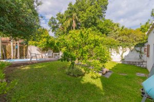 Casa à venda com 244m², 4 dormitórios, 1 suíte, 3 vagas, no bairro Vila Assunção em Porto Alegre