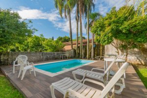 Casa à venda com 244m², 4 dormitórios, 1 suíte, 3 vagas, no bairro Vila Assunção em Porto Alegre