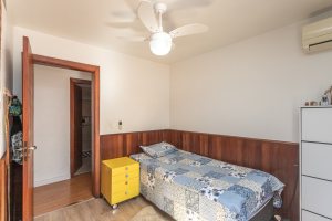 Casa à venda com 174m², 3 dormitórios, 1 suíte, 2 vagas, no bairro Cristal em Porto Alegre