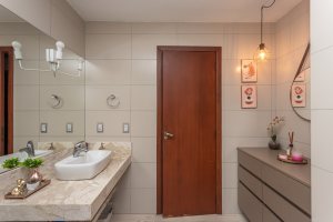 Casa à venda com 174m², 3 dormitórios, 1 suíte, 2 vagas, no bairro Cristal em Porto Alegre