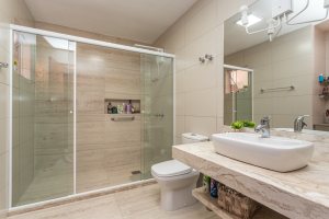 Casa à venda com 174m², 3 dormitórios, 1 suíte, 2 vagas, no bairro Cristal em Porto Alegre