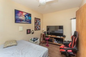 Casa à venda com 174m², 3 dormitórios, 1 suíte, 2 vagas, no bairro Cristal em Porto Alegre