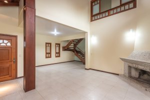 Casa à venda com 283m², 4 dormitórios, 2 suítes, 2 vagas, no bairro Vila Assunção em Porto Alegre