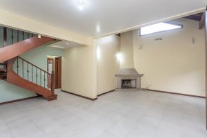 Casa à venda com 283m², 4 dormitórios, 2 suítes, 2 vagas, no bairro Vila Assunção em Porto Alegre