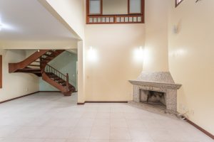 Casa à venda com 283m², 4 dormitórios, 2 suítes, 2 vagas, no bairro Vila Assunção em Porto Alegre