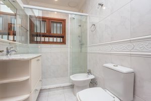 Casa à venda com 283m², 4 dormitórios, 2 suítes, 2 vagas, no bairro Vila Assunção em Porto Alegre