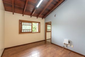 Casa à venda com 283m², 4 dormitórios, 2 suítes, 2 vagas, no bairro Vila Assunção em Porto Alegre