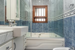 Casa à venda com 283m², 4 dormitórios, 2 suítes, 2 vagas, no bairro Vila Assunção em Porto Alegre