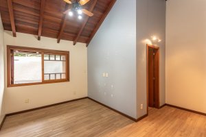 Casa à venda com 283m², 4 dormitórios, 2 suítes, 2 vagas, no bairro Vila Assunção em Porto Alegre