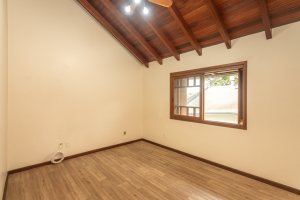 Casa à venda com 283m², 4 dormitórios, 2 suítes, 2 vagas, no bairro Vila Assunção em Porto Alegre