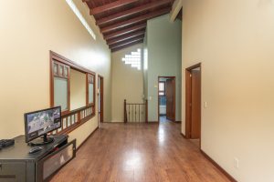 Casa à venda com 283m², 4 dormitórios, 2 suítes, 2 vagas, no bairro Vila Assunção em Porto Alegre