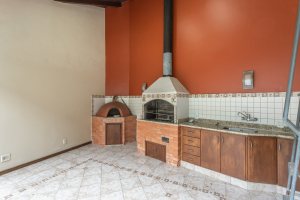 Casa à venda com 283m², 4 dormitórios, 2 suítes, 2 vagas, no bairro Vila Assunção em Porto Alegre