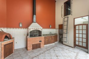 Casa à venda com 283m², 4 dormitórios, 2 suítes, 2 vagas, no bairro Vila Assunção em Porto Alegre