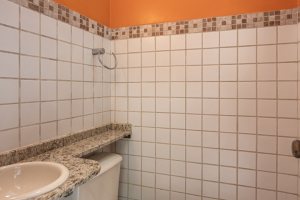 Casa à venda com 283m², 4 dormitórios, 2 suítes, 2 vagas, no bairro Vila Assunção em Porto Alegre