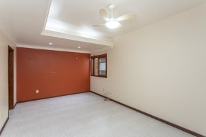 Casa à venda com 283m², 4 dormitórios, 2 suítes, 2 vagas, no bairro Vila Assunção em Porto Alegre