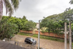 Casa à venda com 283m², 4 dormitórios, 2 suítes, 2 vagas, no bairro Vila Assunção em Porto Alegre