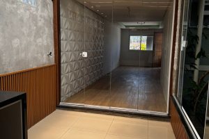 Casa à venda com 102m², 3 dormitórios, 2 vagas, no bairro Hípica em Porto Alegre