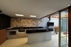 Casa à venda com 102m², 3 dormitórios, 2 vagas, no bairro Hípica em Porto Alegre