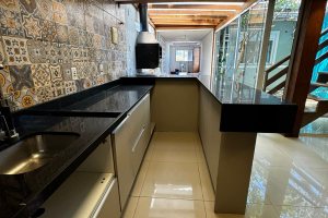 Casa à venda com 102m², 3 dormitórios, 2 vagas, no bairro Hípica em Porto Alegre