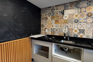 Casa à venda com 102m², 3 dormitórios, 2 vagas, no bairro Hípica em Porto Alegre