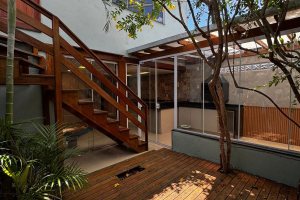 Casa à venda com 102m², 3 dormitórios, 2 vagas, no bairro Hípica em Porto Alegre