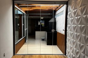 Casa à venda com 102m², 3 dormitórios, 2 vagas, no bairro Hípica em Porto Alegre