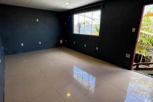 Casa à venda com 102m², 3 dormitórios, 2 vagas, no bairro Hípica em Porto Alegre